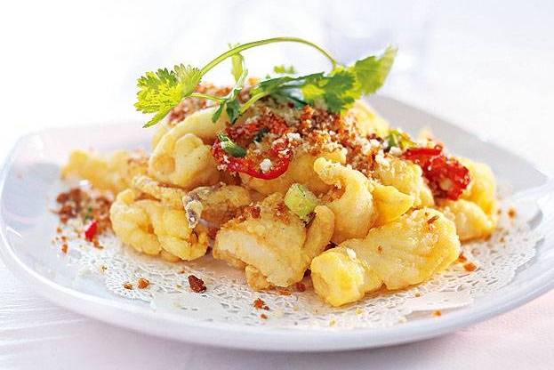F20. Deep-Fried Squid With Black Pepper 椒盐鲜鱿